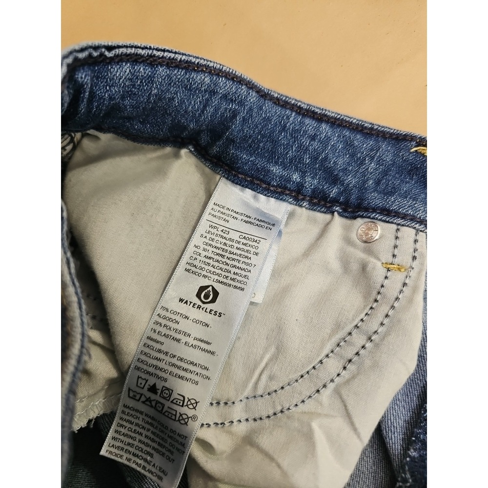 Levi's Women's Signature Strauss Mid Rise Straight Short Size 16 S 34x29 - Picture 13 of 14